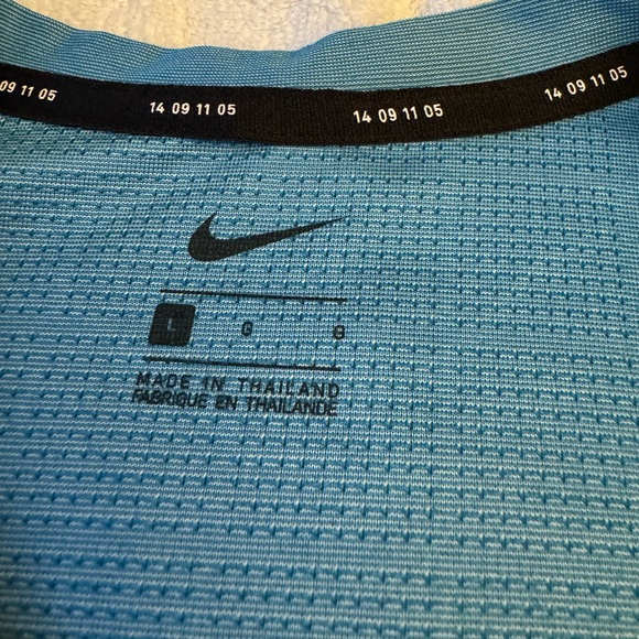 Nike men’s dri fit short sleeve shirt. Large. Excellent condition. - Picture 2 of 4